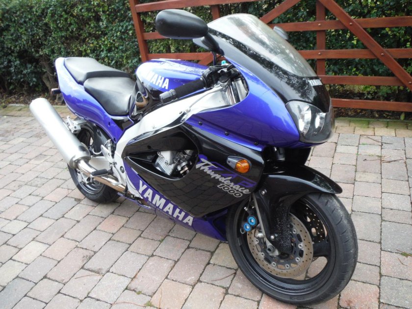 Yamaha yzf1000r Thunderace синий
