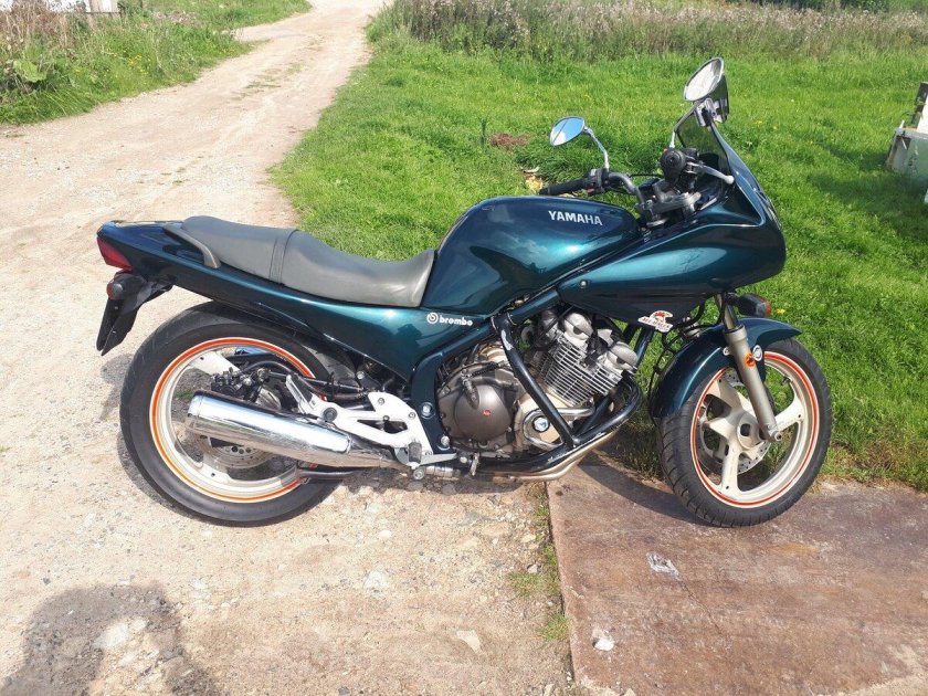 Yamaha XJ 400