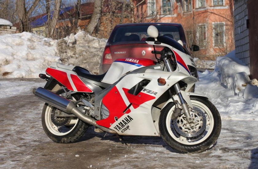 Yamaha FZR 1000