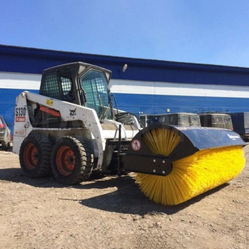 Bobcat s530 с щеткой