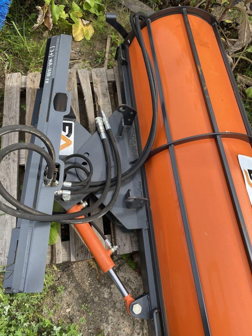 Щетка с гидроприводом