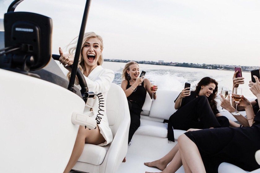 Девичник на катере