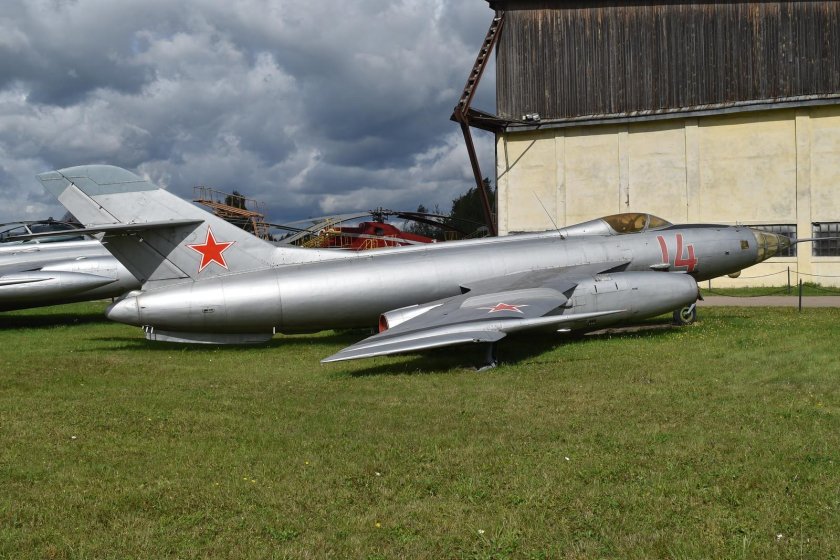 Самолет як 27р