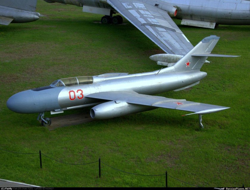 Самолёт як-25рв