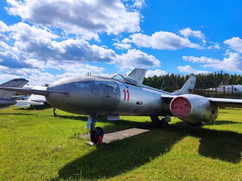 Самолет як 27р