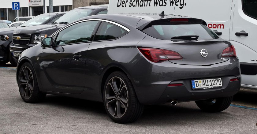 Opel Astra GTC 2012