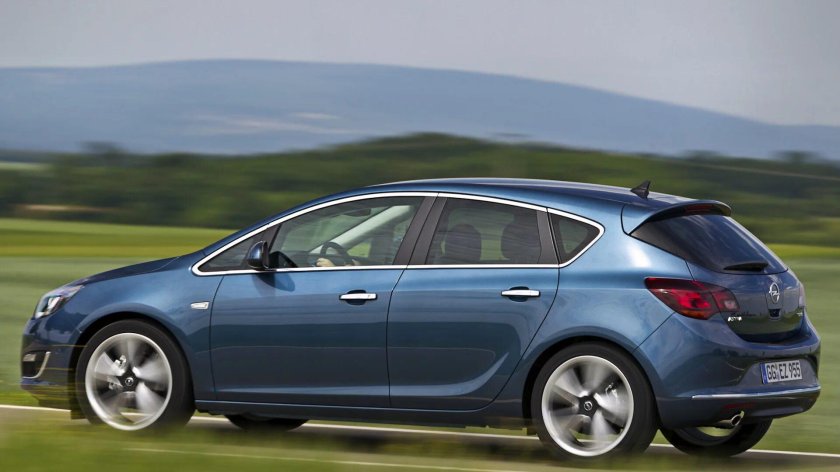 Опель Астра турбо хэтчбек 2015
