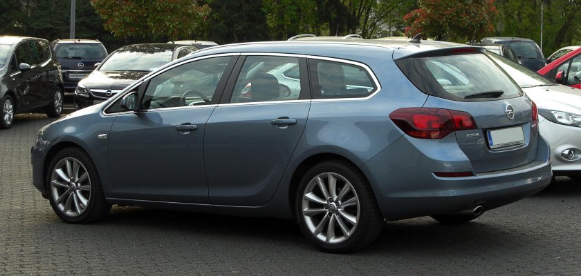 Опель Астра спорт Турер 2012