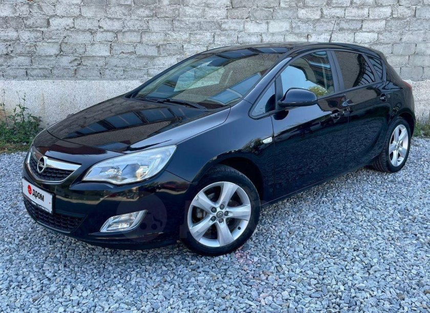 Опель Астра j 2011 года черный