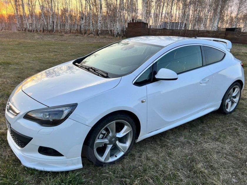 Опель астра gtc 2013