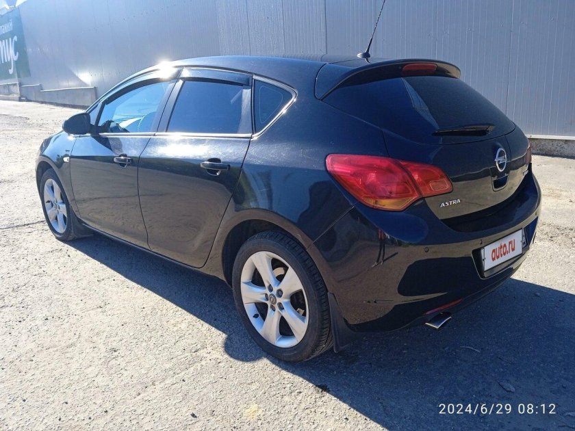 Опель астра 2011 года
