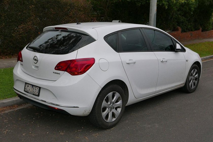 Opel Astra Hatchback 2012