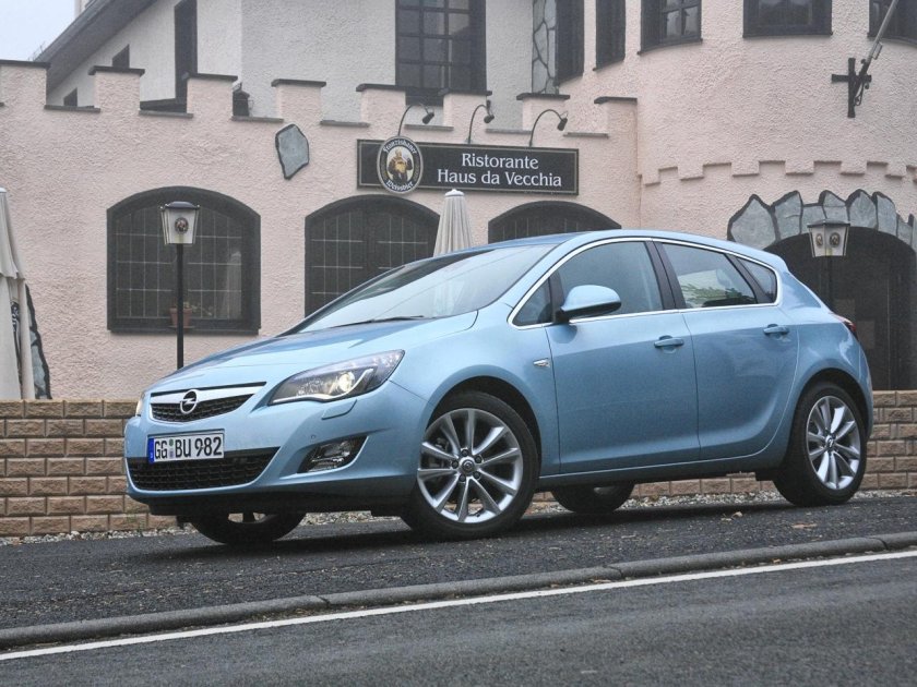 Opel Astra 2012