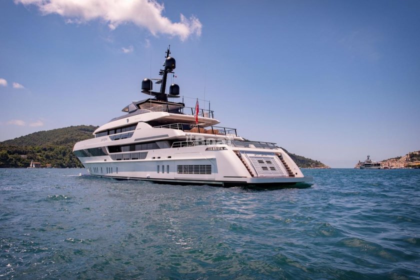 Сардиния яхта Дильбар