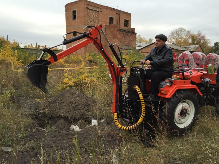 Экскаватор на минитрактор Уралец