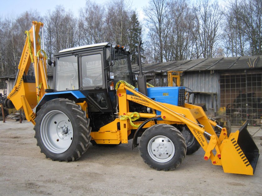 Блюминг экскаватор-бульдозер на тракторе ДТ-75