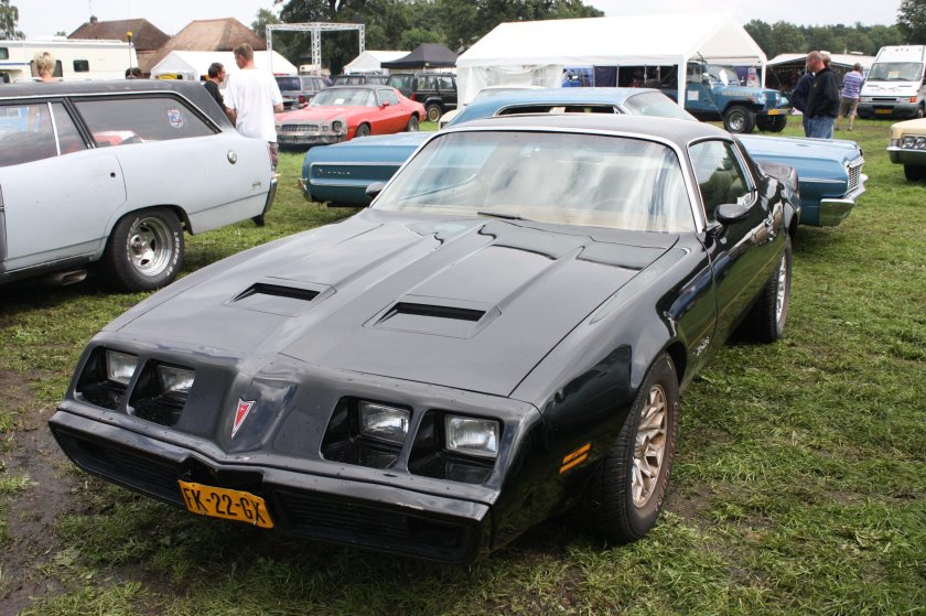 Pontiac Firebird 2