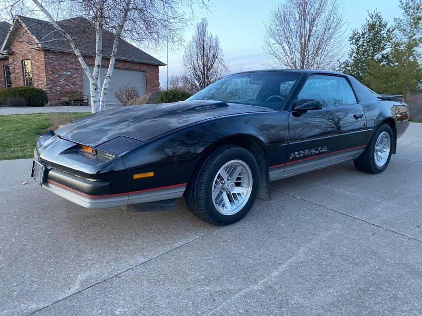 Pontiac firebird 1982