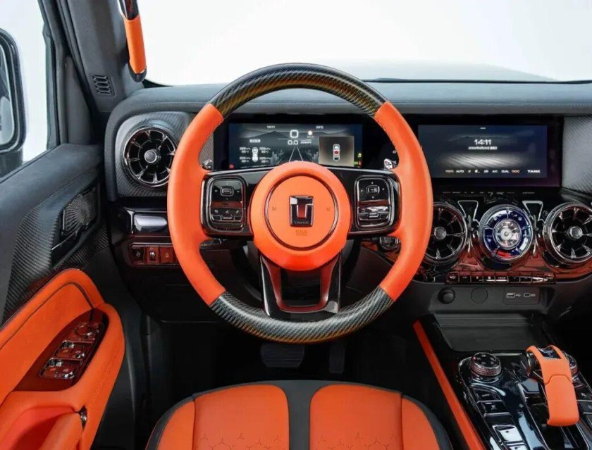 Tank 300 CYBERKNIGHT