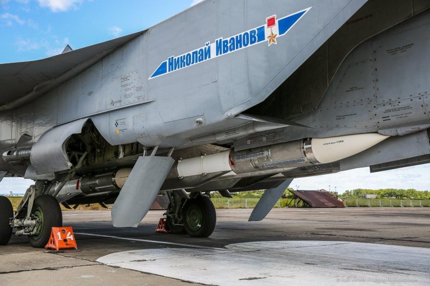 Самолет -перехватчик миг-31