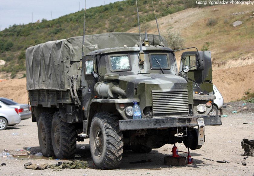 Урал 4320 военный бронированный