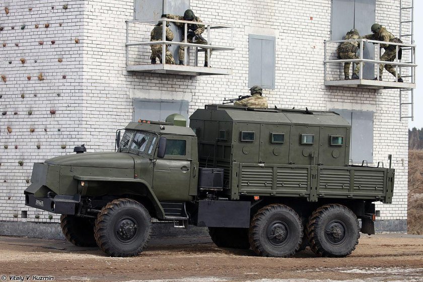 Урал 4320 бронированный