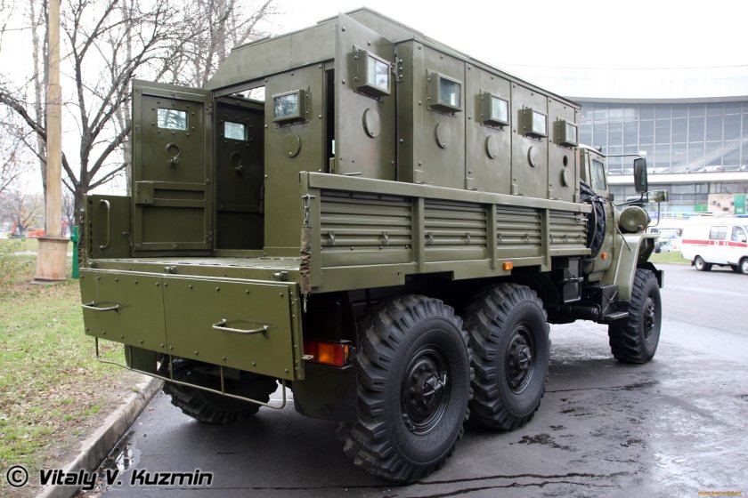 Урал 4320 армейский бронированный