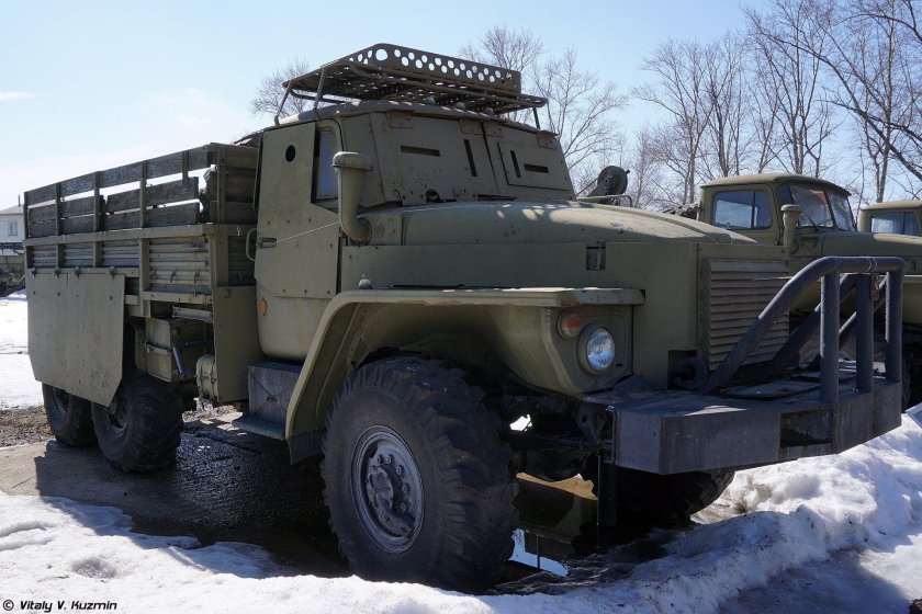 Урал трал военный 63704