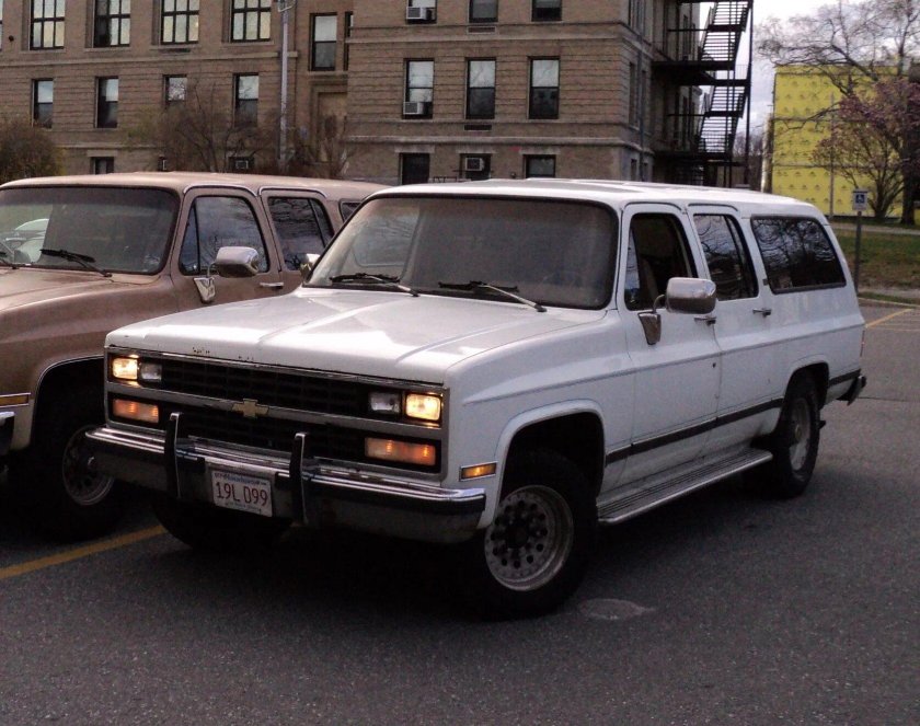 Chevrolet Suburban 1 поколение