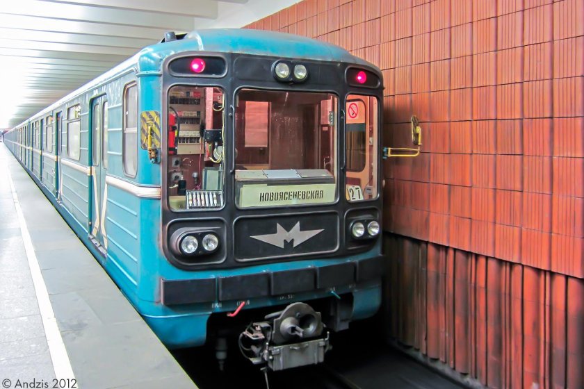 Номерной поезд метро