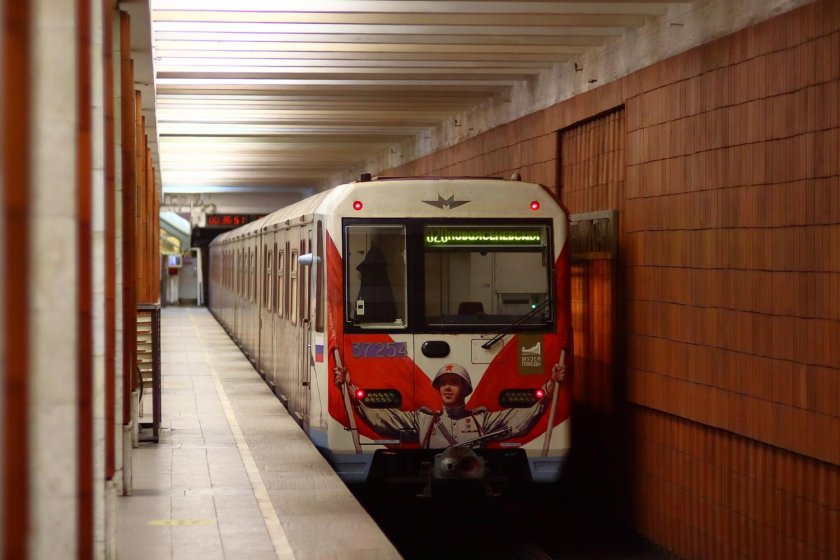 Поезд ока метро