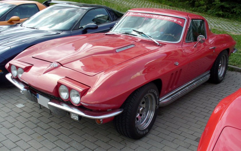 Корвет с выдвижными фарами