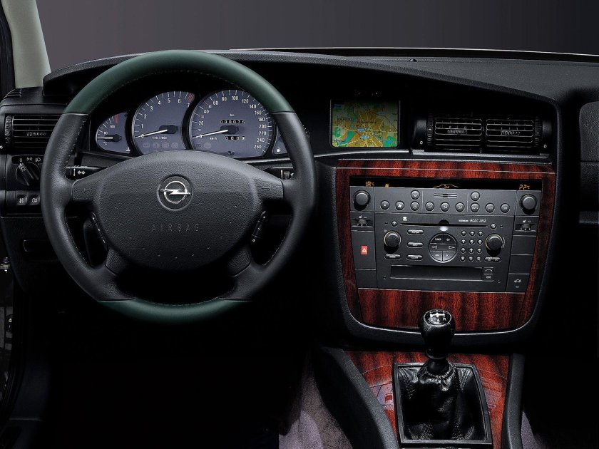 Opel Omega 2003 салон
