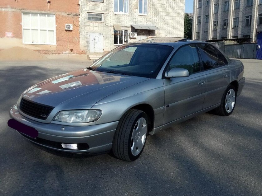 Опель Омега 2003 года