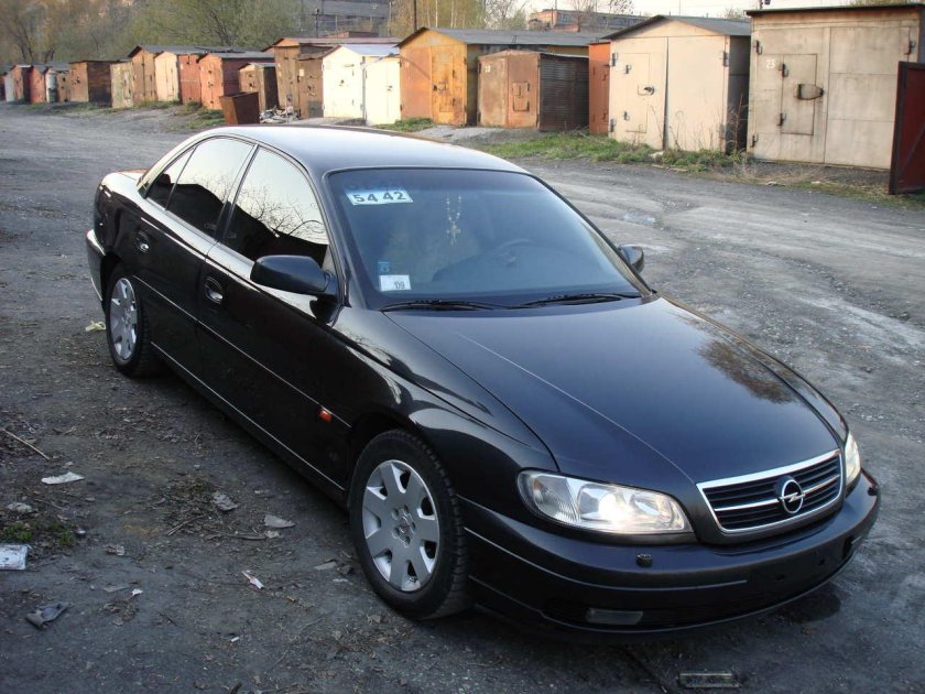 Opel Omega 2000