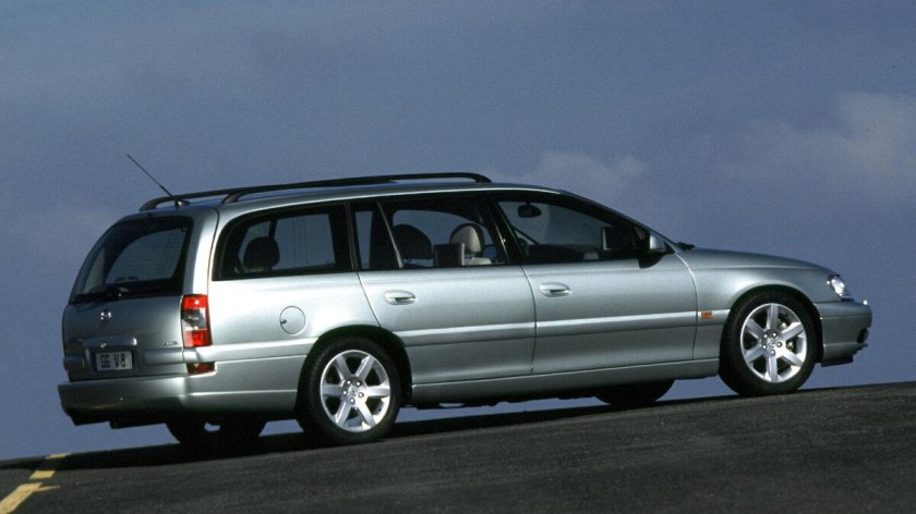 Опель Омега б 2.0 универсал