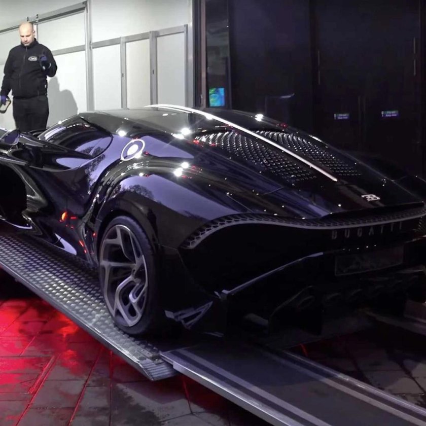 Бугатти la voiture noire 2021