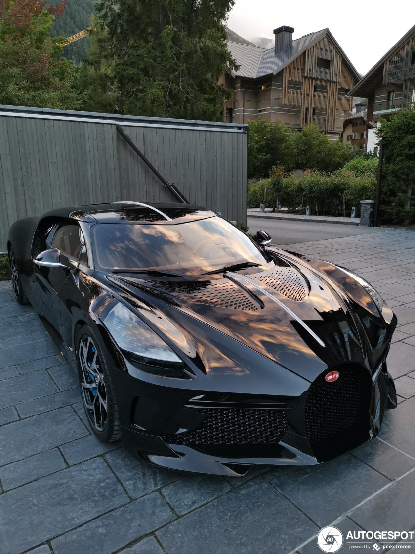 Машина bugatti la voiture noire