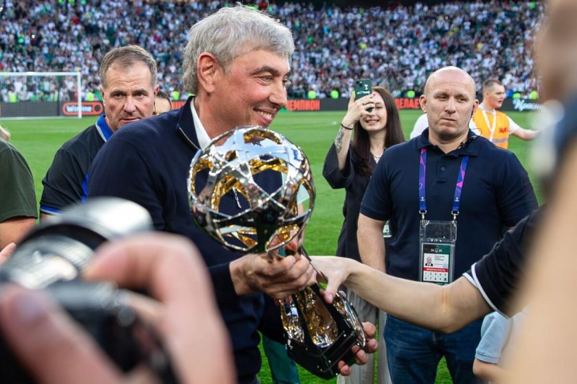 Галицкий с кубком