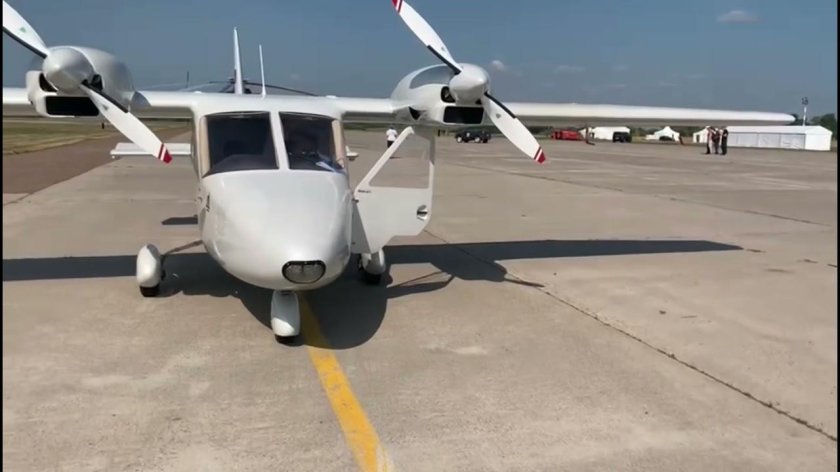 Двухместный самолет