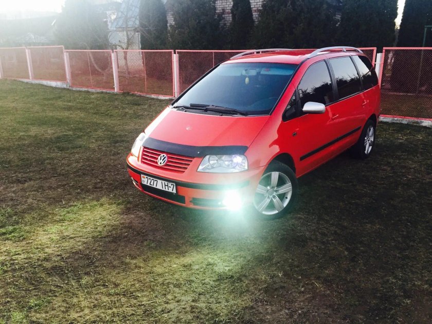 Фольксваген Шаран 2003 год красный