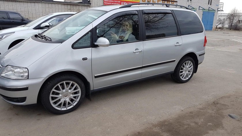 VW Sharan r17