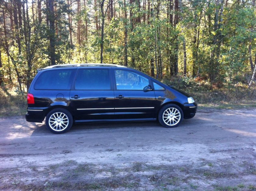 VW Sharan r18