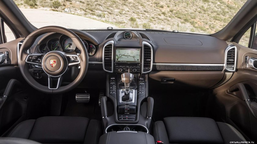 Порше Кайен 2016 салон