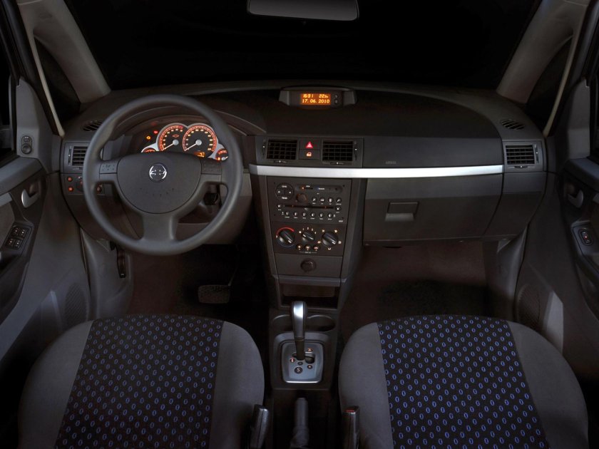 Опель Мерива 2008 салон