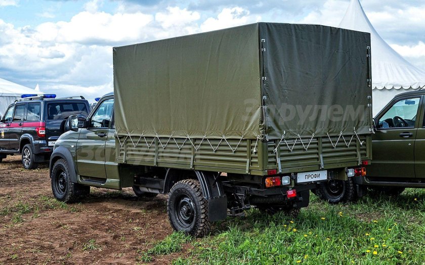 УАЗ карго полуторка