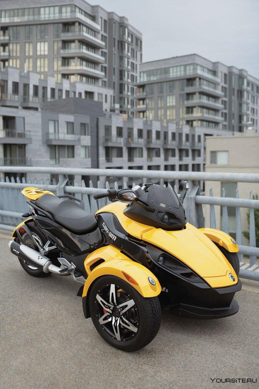 Трицикл BRP can-am Spyder