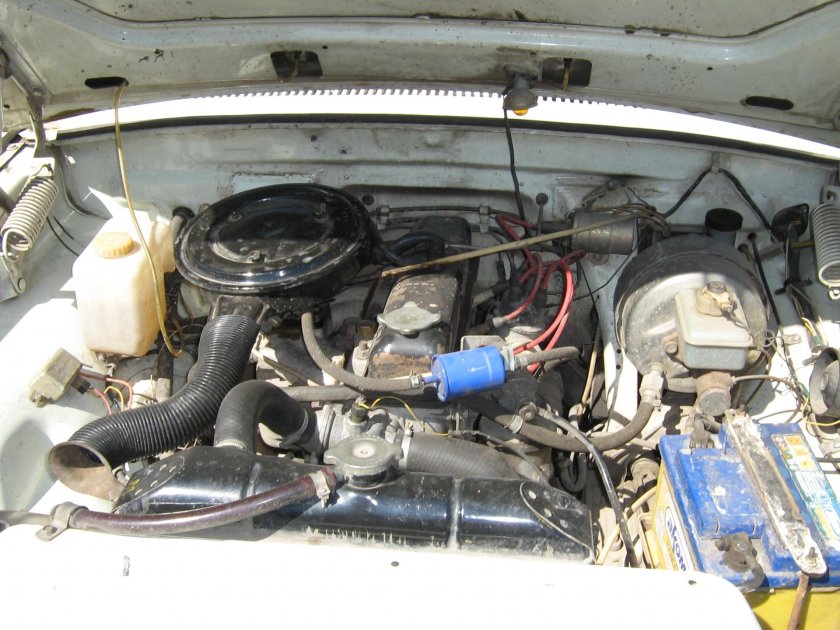 ГАЗ 3110 моторный отсек