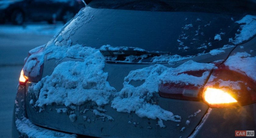 Машина зимой на улице