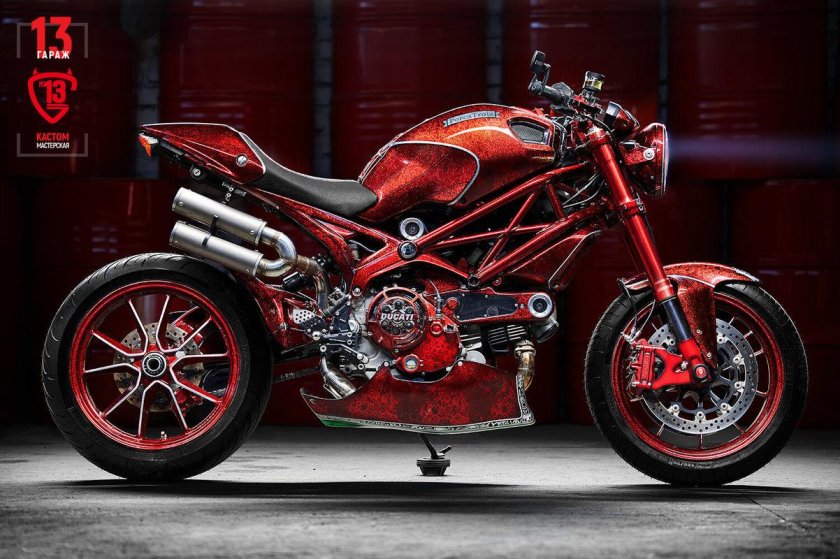 Мотоцикл Дукати 696